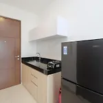 Comfort And Warm Studio At Ciputra World 2 Apartment By Travelio